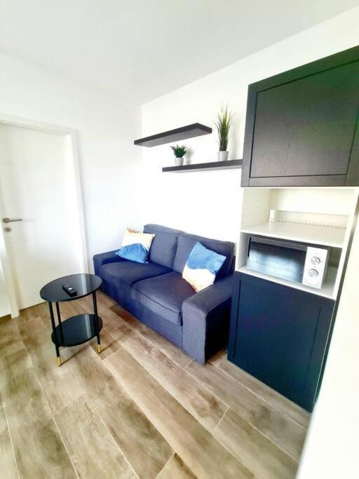 1 Bedroom With Parking-cd6 Apartment